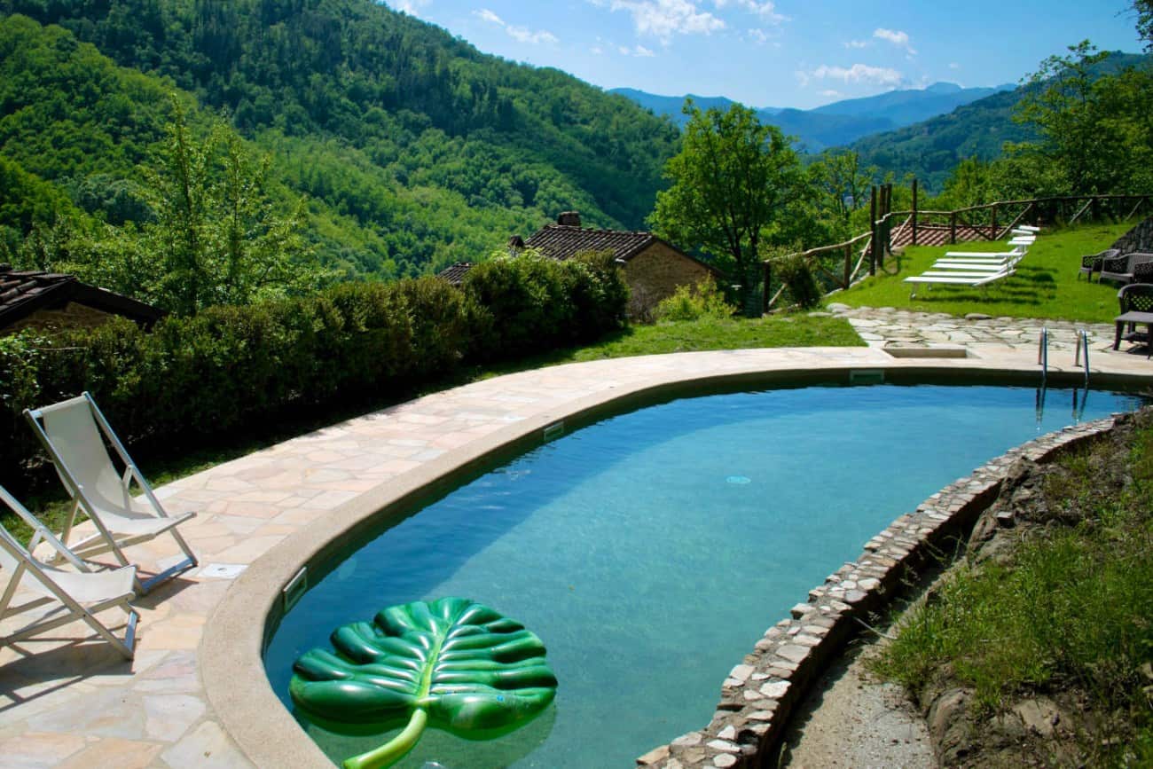 agriturismo con piscina pian di fiume