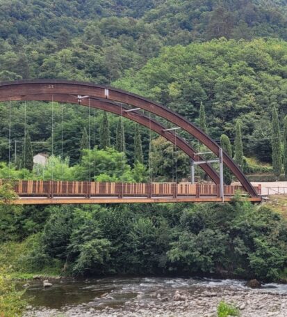 ponte agriturismo pian di fiume sopra il torrente lima