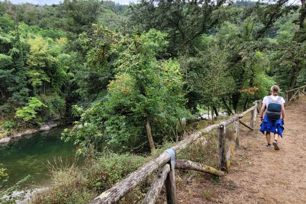 Trekking immerso nella natura della Val di Lima